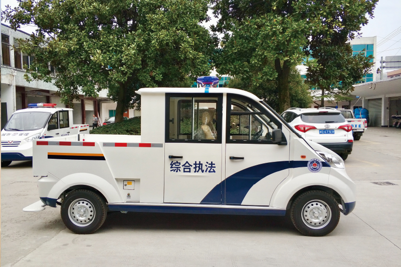 城管执法车