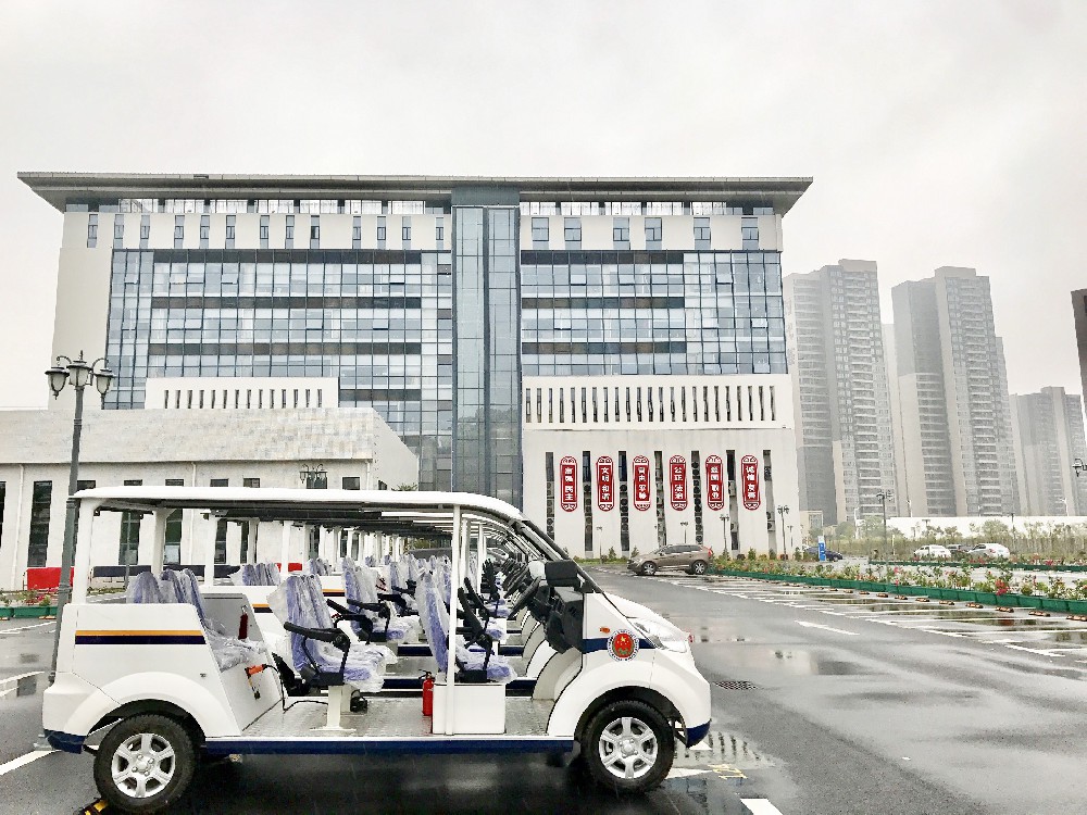 警务巡逻车